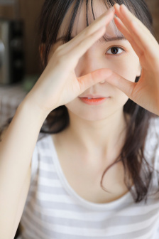 一点遮挡都没有的美女